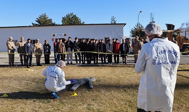 Jandarma ekiplerinden liseli öğrencilere meslek tanıtımı