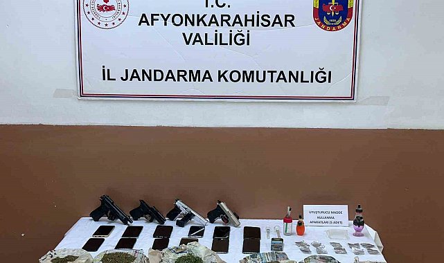 Jandarma metruk eve yaptığı uyuşturucu baskınında 190 gram esrar ele geçirdi