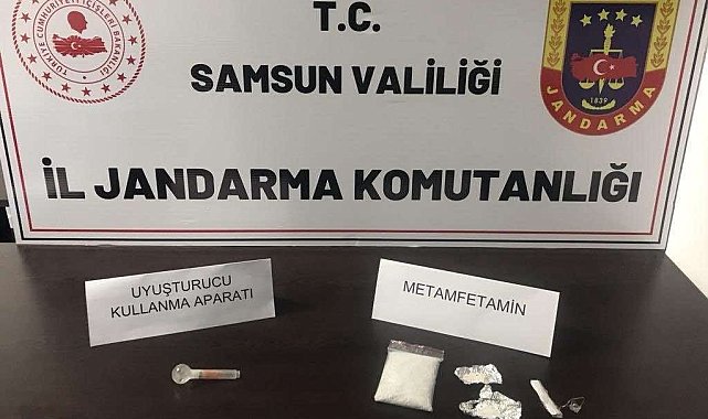 Jandarma şüpheli şahsı uyuşturucuyla yakaladı