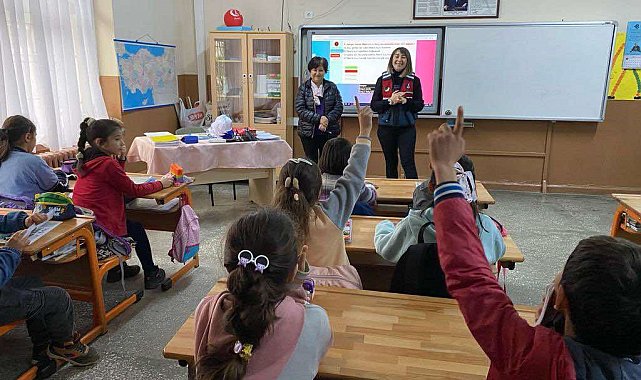 Jandarmadan 128 öğrenciye 'suçtan korunma' eğitimi