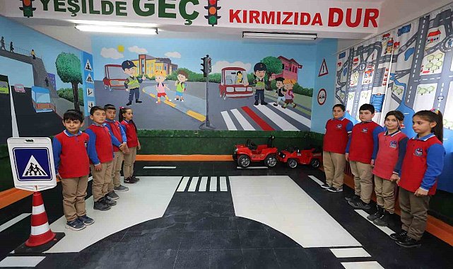 Jandarmadan minik öğrencilere trafik eğitim sınıfı