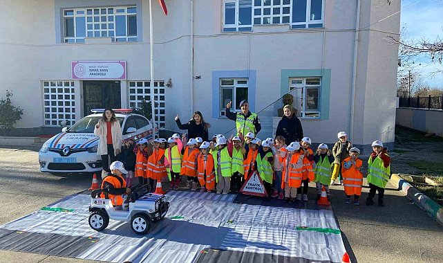 Jandarmadan öğrencilere trafik eğitimleri