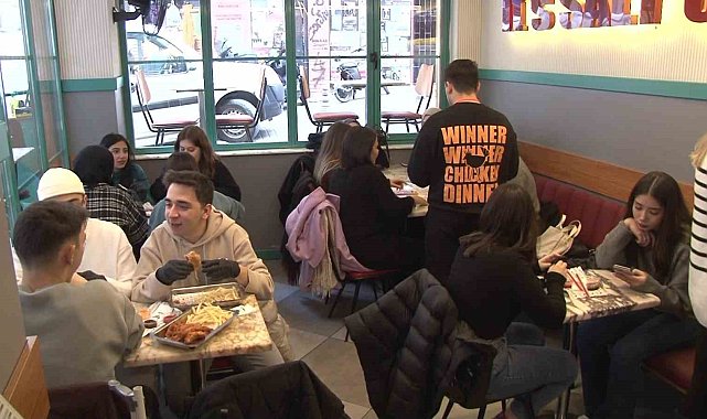 Kadıköy esnafından üniversite öğrencilerine ücretsiz yemek desteği