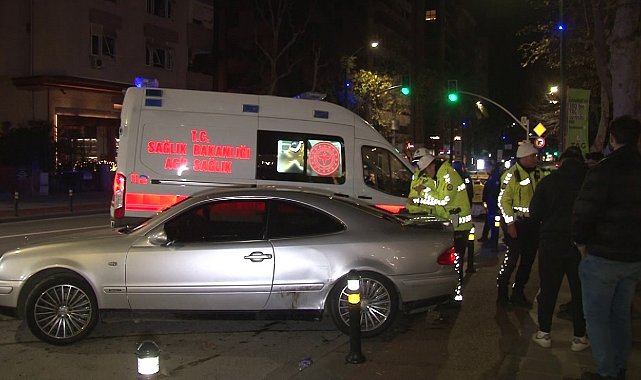 Kadıköy'de 3 aracın karıştığı kazada 2 kişi yaralandı