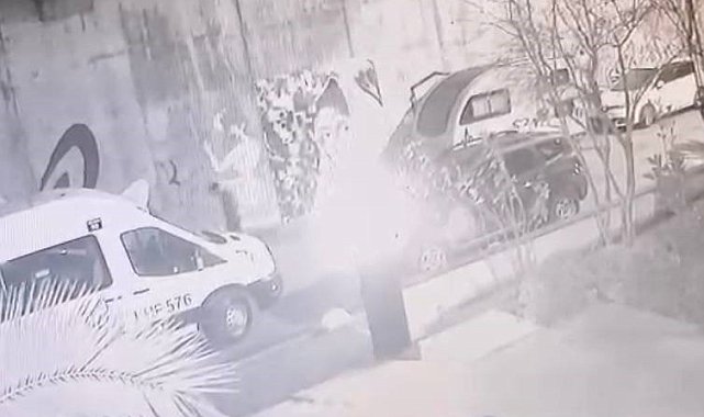 Kadıköy'de öğrenci taşıyan okul servisinin kaçırılma anı kamerada