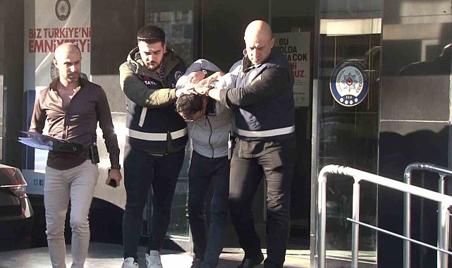 Kadıköy'de servis minibüsünü kaçıran zanlı adliyeye sevk edildi