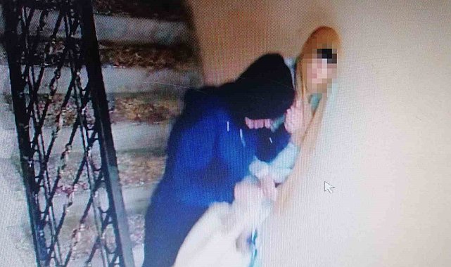 Kadın hırsızlar, altın ve para çalıp kayıplara karıştı