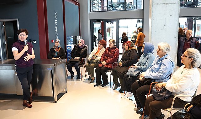 Kadınlar Pancar Deposu'nda