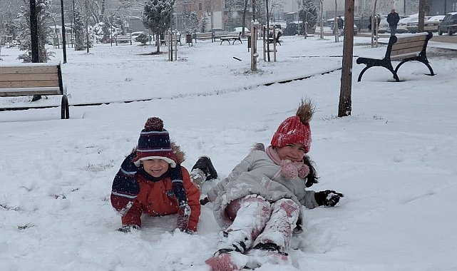 Kahramanmaraş'ta çocukların kar sevinci