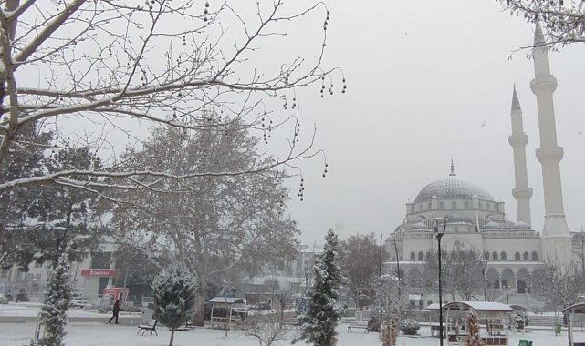 Kahramanmaraş'ta yağan kar, kartpostallık görüntüler oluşturdu