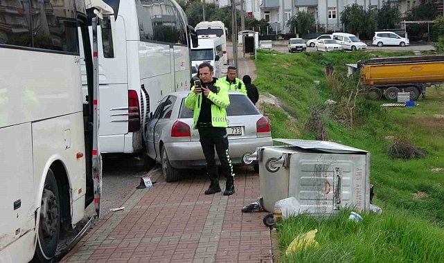 Kaldırımdaki çöp konteynerleri şarampole yuvarlanmasını önledi, o anlar kamerada