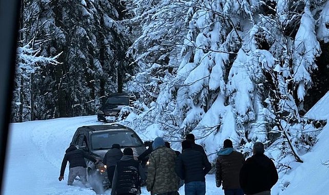 Kamp yaptıkları yaylada mahsur kalan 8 kişiyi off-road ekipleri kurtardı