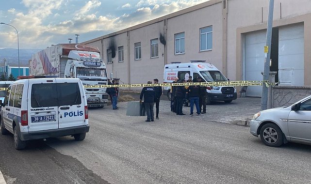 Kamyon ile duvar arasında sıkışan çocuk hayatını kaybetti