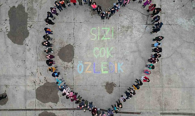 Kanser tedavisi gören okul müdürüne öğrencilerinden anlamlı mesaj