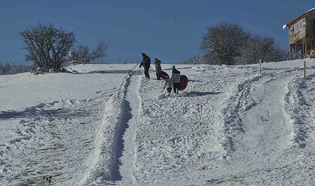 Kar, güneş, manzara ve eğlence Abant'ta