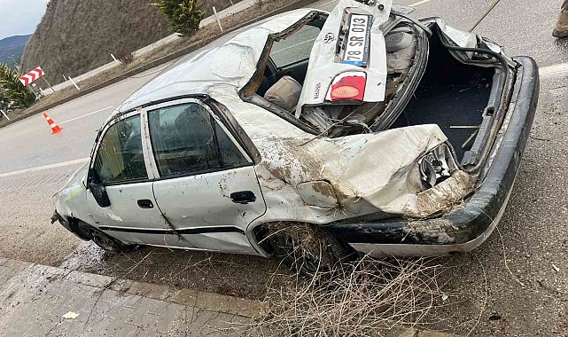 Karabük'te otomobil kayganlaşan yolda şarampole devrildi: 1 ölü, 1 yaralı