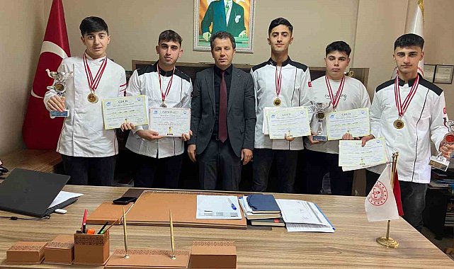 Karacabey'in genç aşçıları Türkiye şampiyonu oldular