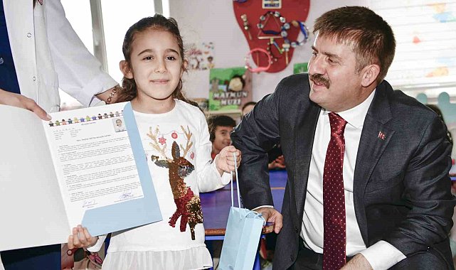 Karaman'da 52 bin öğrenci karne heyecanı yaşadı