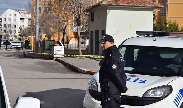 Karaman'da okulun bahçe duvarına bırakılan kadın çantası polisi alarma geçirdi