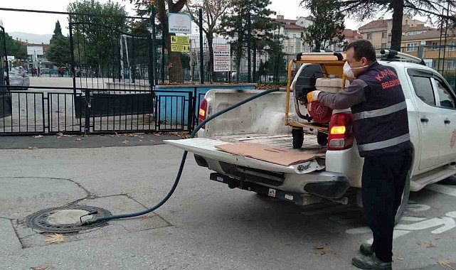 Karesi'de ilaçlama çalışmaları sürüyor