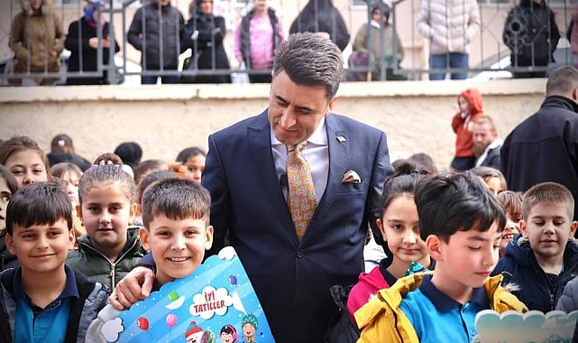 Karne heyecanına ortak olurken miniklerden kitap okuma sözünü aldı