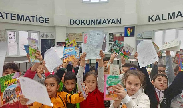 Karnesini alan çocuklar Matematik Müzesinde bir araya geldi