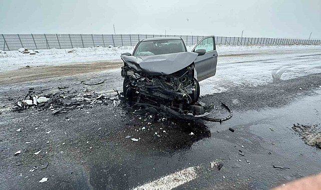 Kars'ta trafik kazası; 1'i ağır 9 yaralı