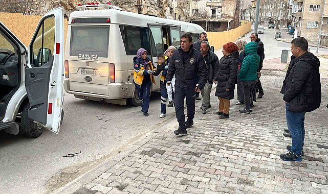 Karşıya geçmeye çalışan çocuğa minibüs çarptı