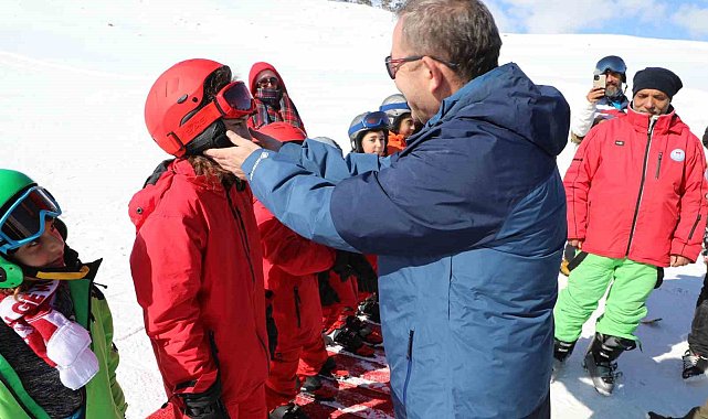 Karslı çocuklar hem öğreniyor, hem de eğleniyor