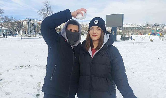 Kartopu savaşı yaparak Vali'ye seslendiler: "1 gün daha tatil istiyoruz"