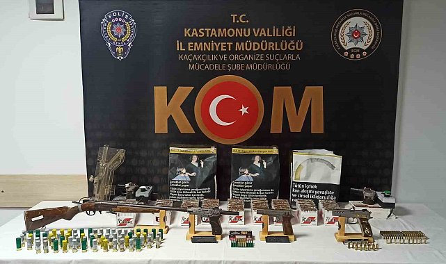 Kastamonu'da 5 farklı adrese kaçakçılık operasyonu: 4 gözaltı