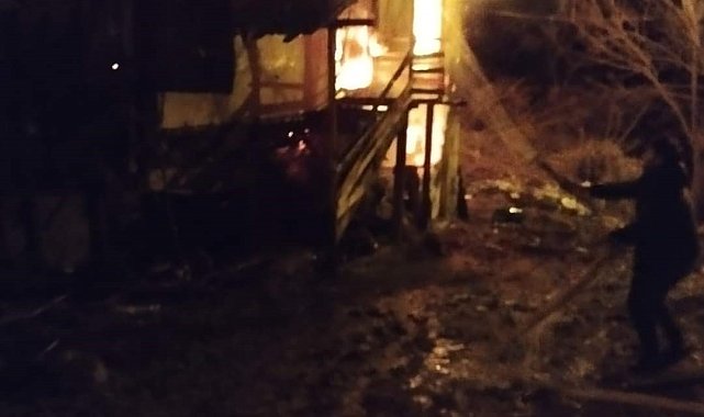 Kastamonu&#039;da ahşap ev çıkan yangında küle döndü