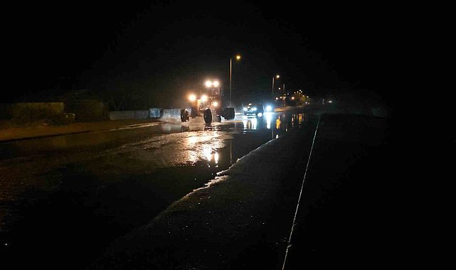 Kastamonu'da deniz taştı, sokaklar su altında kaldı