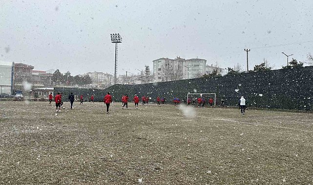 Kastamonuspor, kar altında çalışmalarını sürdürdü