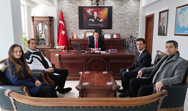 Kaymakam Demirci, İspanya'ya gidecek öğretmenleri kabul etti, başarılı öğrencileri ödüllendirdi