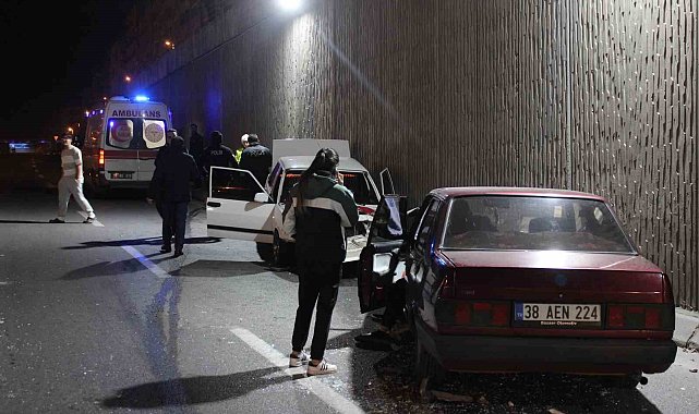 Kayseri'de iki otomobil çarpıştı: 1 yaralı