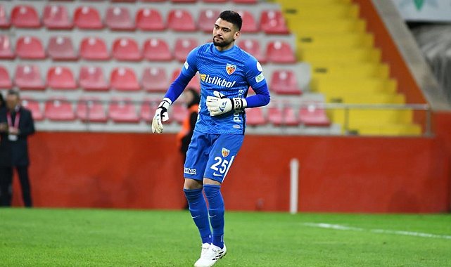 Kayserispor'da mağlubiyet üzüntüsü: Kaleci Bilal gözyaşlarına hakim olamadı