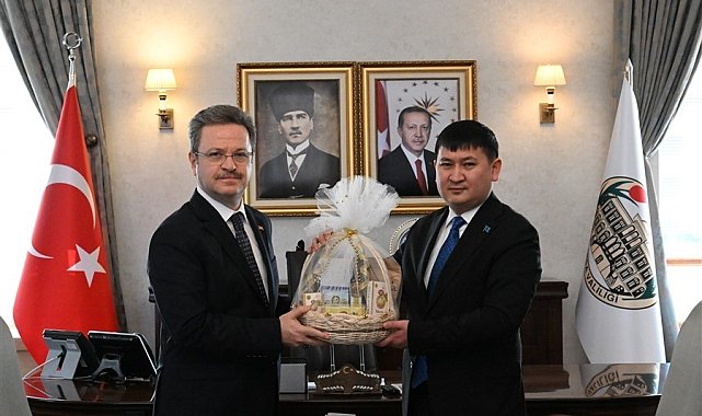 Kazakistan Başkonsolosu Nuriddin Amankul, Vali Ünlü'yü ziyaret etti