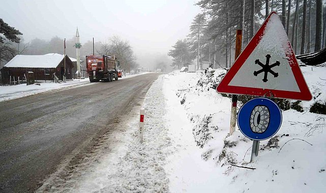 Kazdağları'nda kar yağışı ve tipi hayatı olumsuz etkiliyor