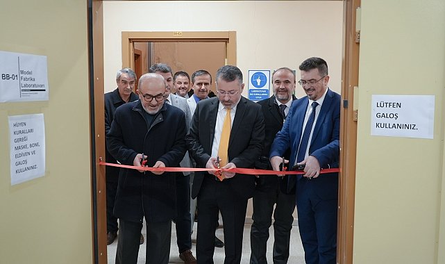 KBÜ'de maske üretmek üzere Model Fabrika Laboratuvarı açıldı
