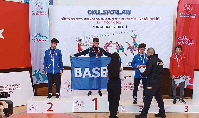 Kepezli güreşçiye bronz madalya