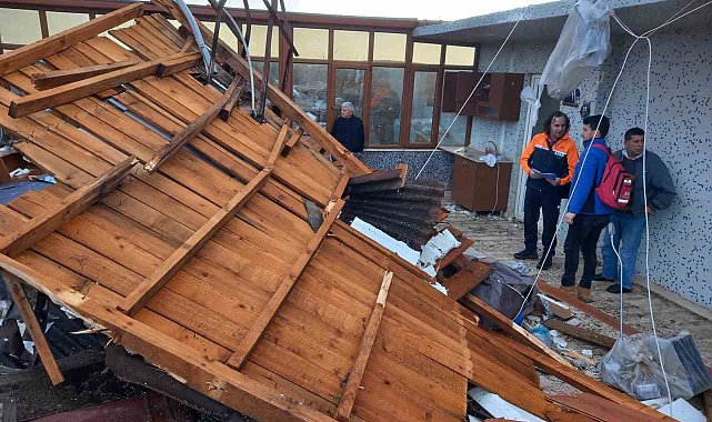 Keşan ve İpsala'daki hortum evlere zarar verdi