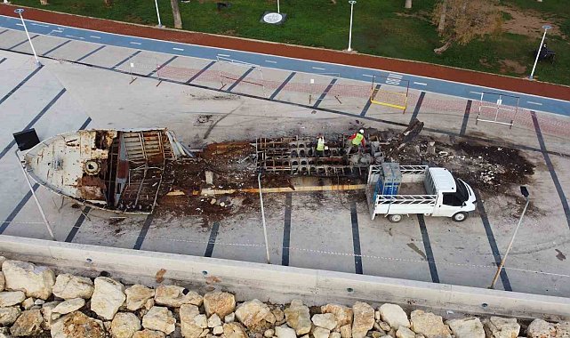 Kıbrıs Barış Harekatı&#039;nda görev alan savaş gemisi ömrünü tamamladı