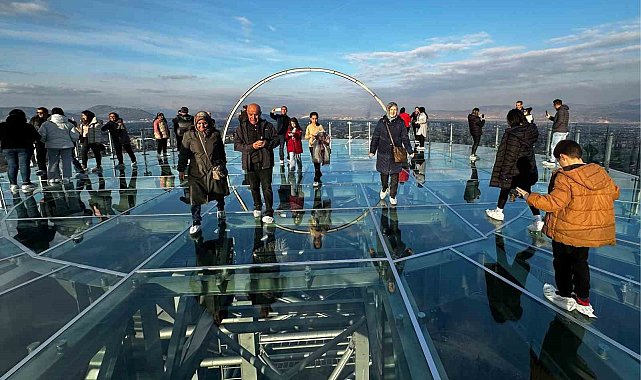 Kirazlıdere Cam Seyir Terası bölgenin cazibe merkezi haline geldi