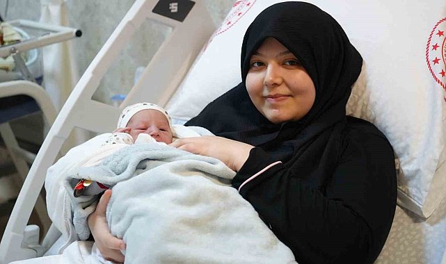 Kırıkkale'de 2023 yılının son bebekleri dünyaya geldi: Biri anne kucağında, diğeri kuvözde yeni yıla girdi