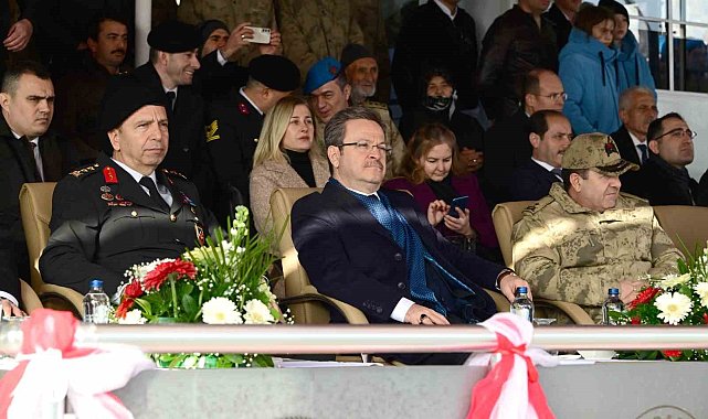 Kırkağaç'ta uzman erbaşların mezuniyet coşkusu