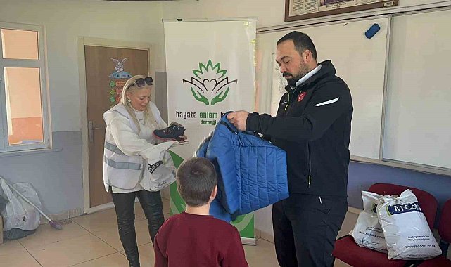 Kırsal mahalle öğrencilerine giysi yardım
