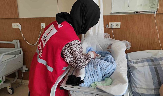 Kızılay'dan yeni yılın ilk bebeklerine 'Sevgi Bohçası'