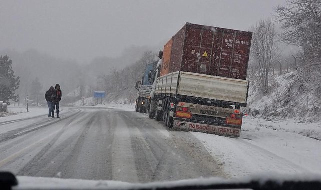 Kocayayla Geçidi yoğun kar yağışı nedeniyle tırlara kapatıldı