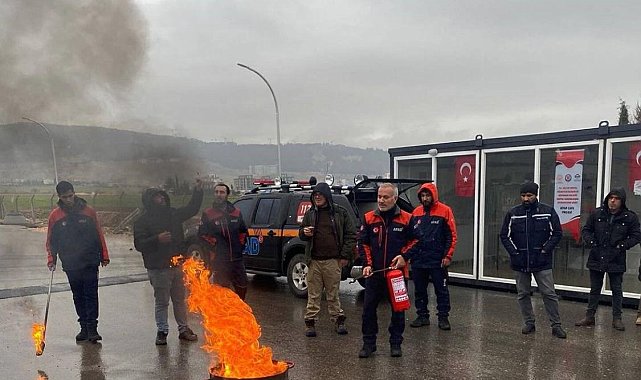 Konteyner kent yönetimlerine yangın söndürme eğitimi